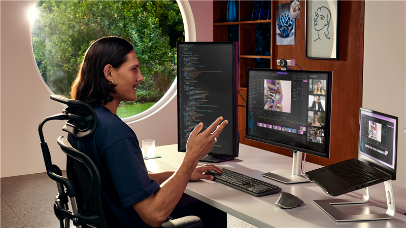 logitech-master-series-mx-brio-webcam-graphite