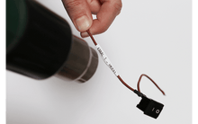 brother-hse-211e-schriftband-schwarz-auf-weiss